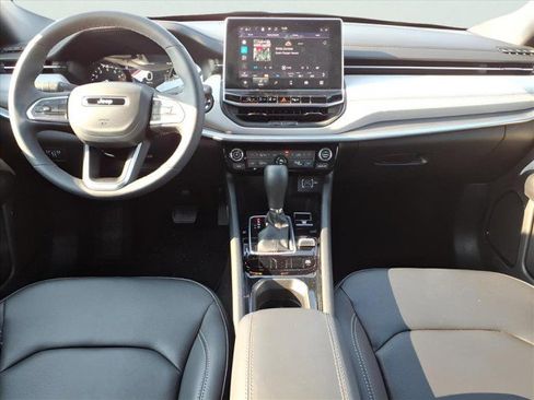 Used 2025 Jeep Compass Limited image 15