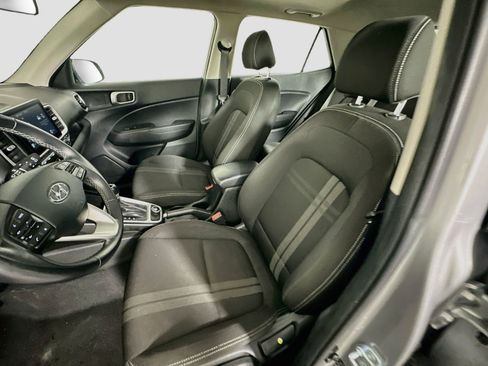 Used 2025 Hyundai Venue SEL FWD image 13