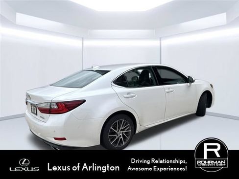 Used 2016 Lexus ES 350 w/ Luxury Package w/Wood Trim FWD image 3