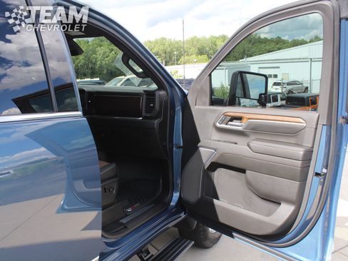 Used 2024 Chevrolet Silverado 2500 High Country w/ Technology Package AWD/4WD image 29