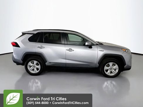 Used 2021 Toyota RAV4 XLE image 19