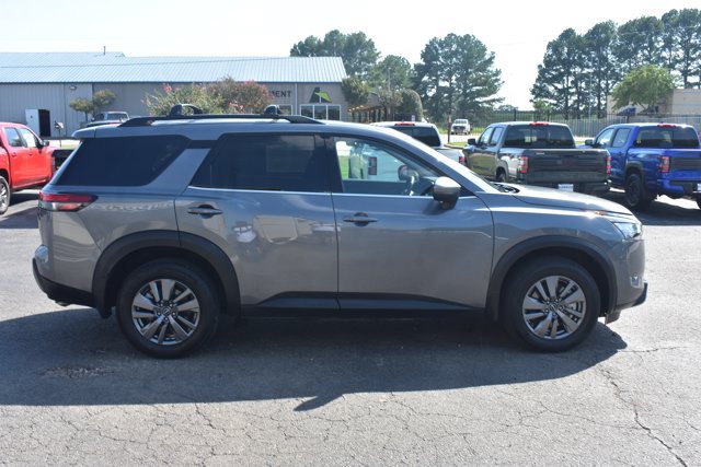 Used 2025 Nissan Pathfinder SV w/ SV Premium Package AWD/4WD image 4
