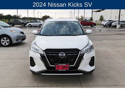 Used 2024 Nissan Kicks SV image 2