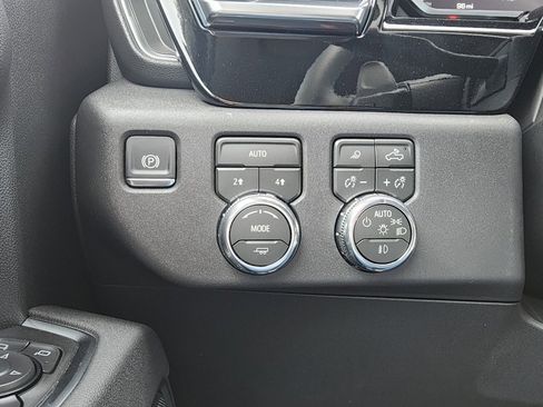 New 2026 GMC Sierra 1500 SLT image 19