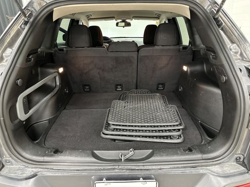 Used 2015 Jeep Cherokee Latitude w/ Cold Weather Group image 32