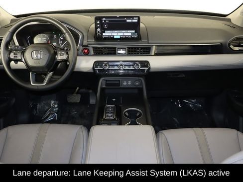 Used 2025 Honda Pilot Touring image 13