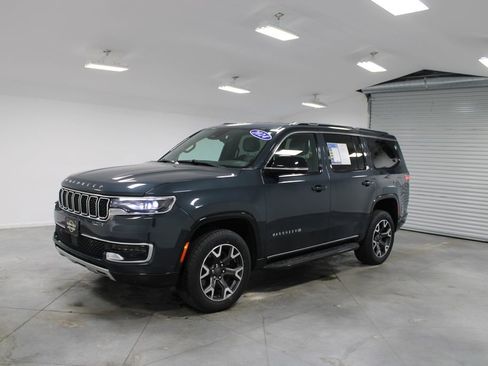 Used 2024 Jeep Wagoneer Series III AWD/4WD image 4