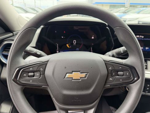 Certified 2025 Chevrolet Trax LT FWD image 24