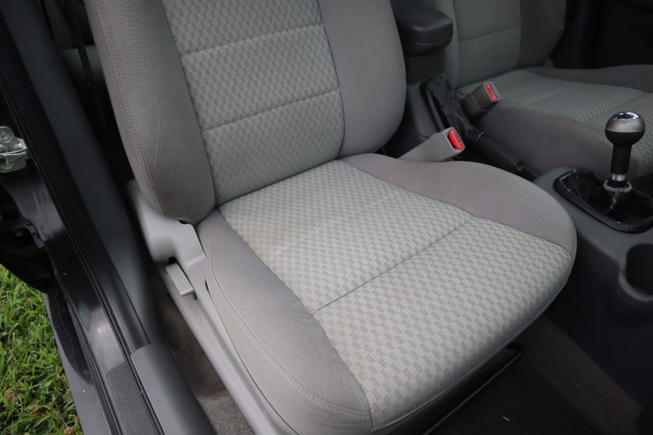 Used 2005 Saturn ION Level 2 w/ Power Pkg FWD image 12