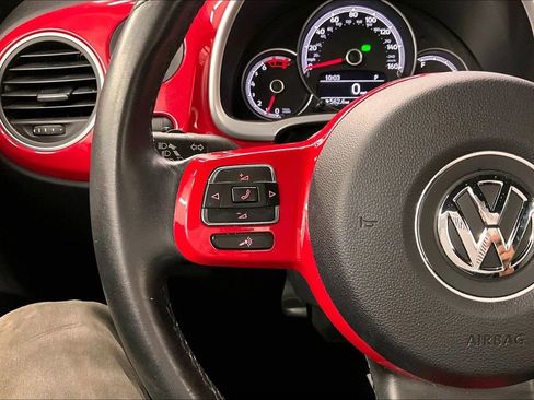 Used 2018 Volkswagen Beetle 2.0T S w/ Style & Comfort Package FWD image 17