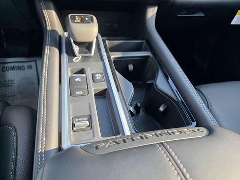 Used 2024 Nissan Pathfinder Platinum w/ Cargo Package image 30