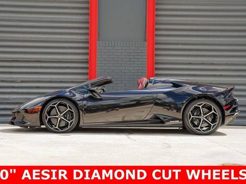 Used 2020 Lamborghini Huracan EVO image 5