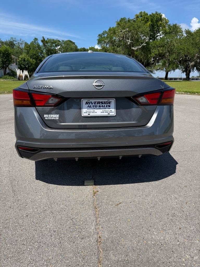 Used 2025 Nissan Altima 2.5 SV FWD image 4
