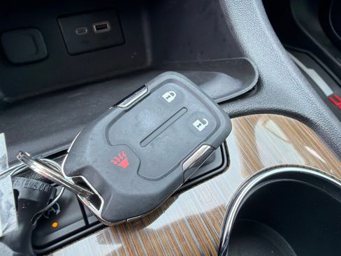 Used 2020 GMC Acadia SLE FWD image 29
