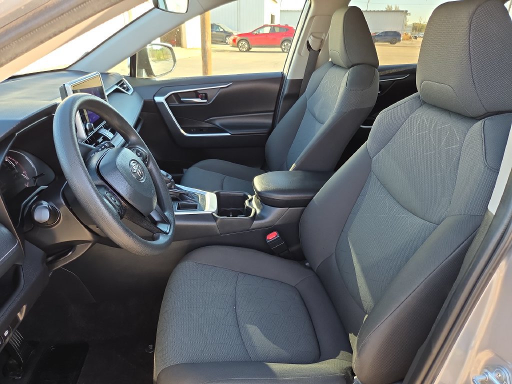 Used 2025 Toyota RAV4 XLE FWD image 16
