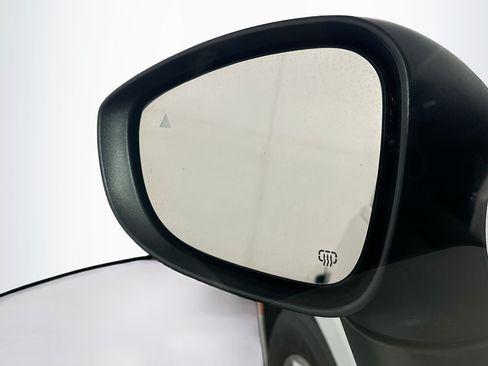 Used 2023 Chrysler Pacifica Touring-L FWD image 16