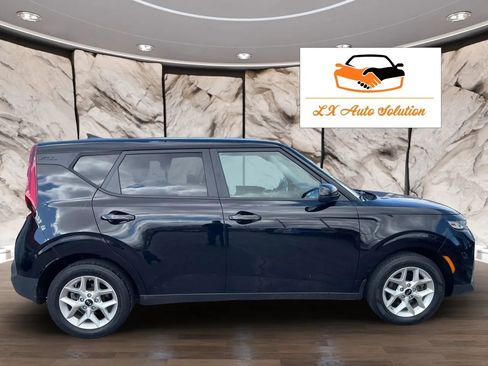 Used 2020 Kia Soul S FWD image 6