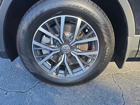 Used 2021 Volkswagen Tiguan S image 21