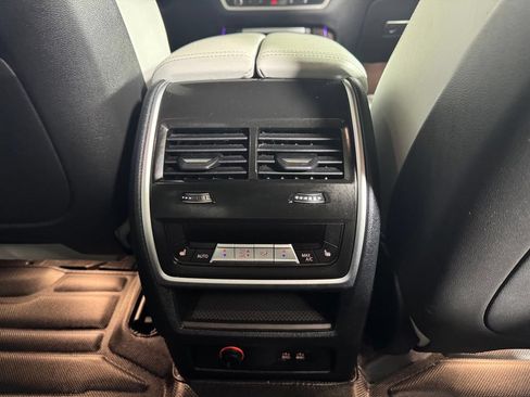 Used 2023 BMW X7 xDrive40i w/ Premium Package AWD/4WD image 14