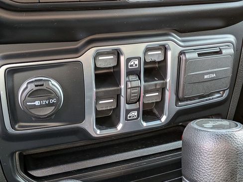 Used 2021 Jeep Wrangler Unlimited Sport image 23