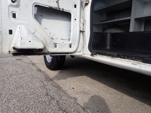 Used 2000 Chevrolet Express 3500 Extended image 25