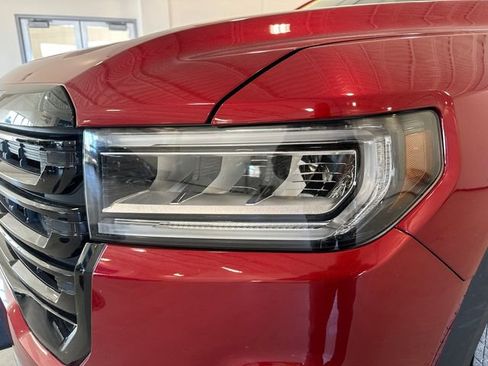 Used 2023 GMC Acadia SLE w/ Elevation Edition image 14