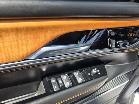 Used 2022 Jeep Grand Wagoneer Series III w/ Rear Seat Video Group 1 AWD/4WD image 32