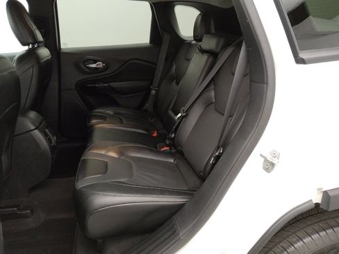 Used 2023 Jeep Cherokee Altitude Lux image 18