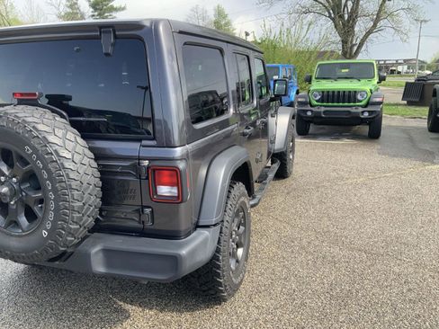 Used 2022 Jeep Wrangler Unlimited Sport image 17