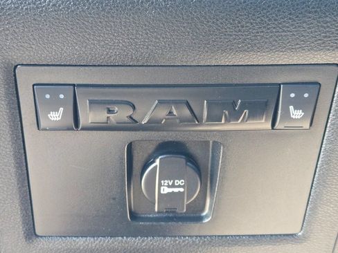 Used 2014 RAM 1500 Laramie w/ Convenience Group AWD/4WD image 18
