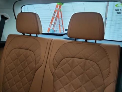 Used 2024 BMW X7 xDrive40i w/ Premium Package AWD/4WD image 32