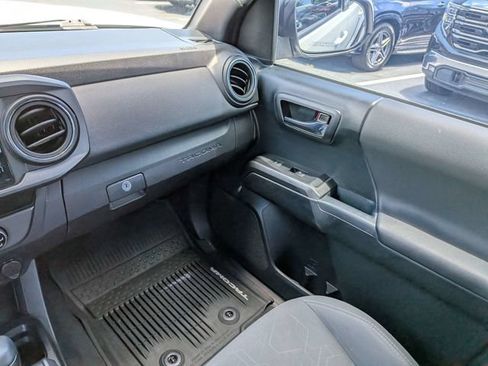 Used 2018 Toyota Tacoma TRD Off-Road AWD/4WD image 18