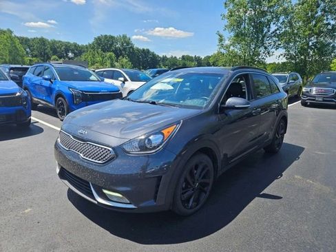 Used 2019 Kia Niro S Touring FWD image 1
