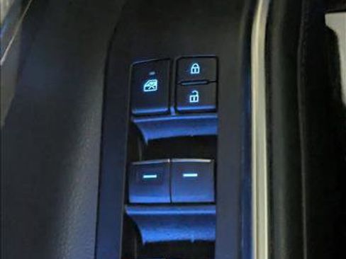 Used 2021 Toyota Highlander Limited image 18