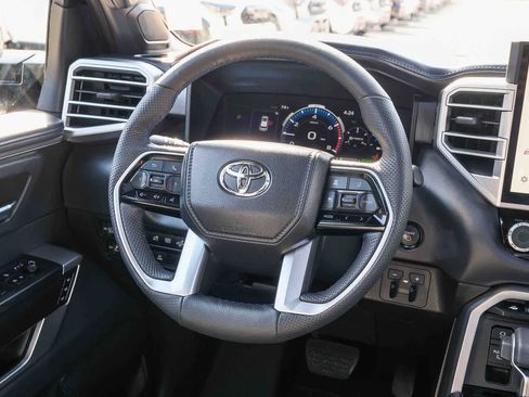 Used 2025 Toyota Sequoia Platinum AWD/4WD image 17