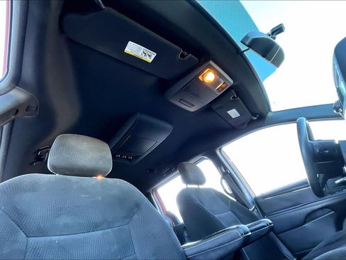 Used 2016 Dodge Grand Caravan SE image 12