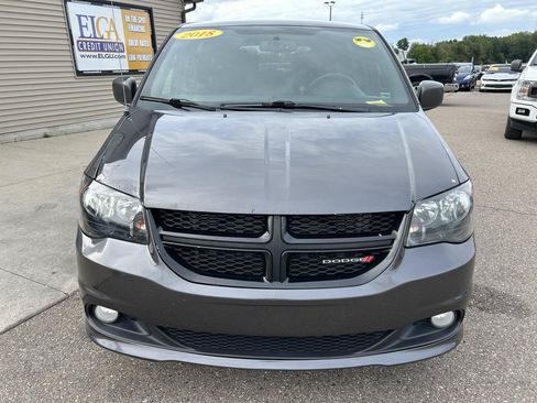 Used 2018 Dodge Grand Caravan SE FWD image 2