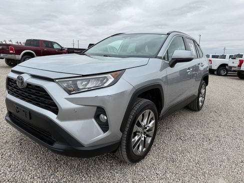 Used 2020 Toyota RAV4 XLE Premium image 5