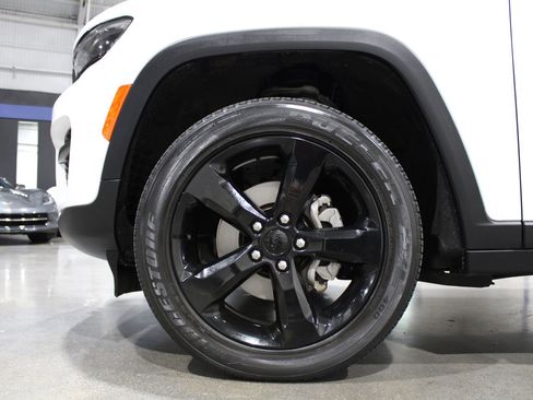 Used 2022 Jeep Grand Cherokee Altitude image 10