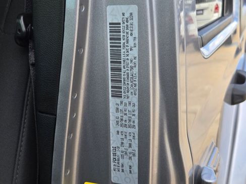 Used 2018 Jeep Wrangler Unlimited Sahara AWD/4WD image 24
