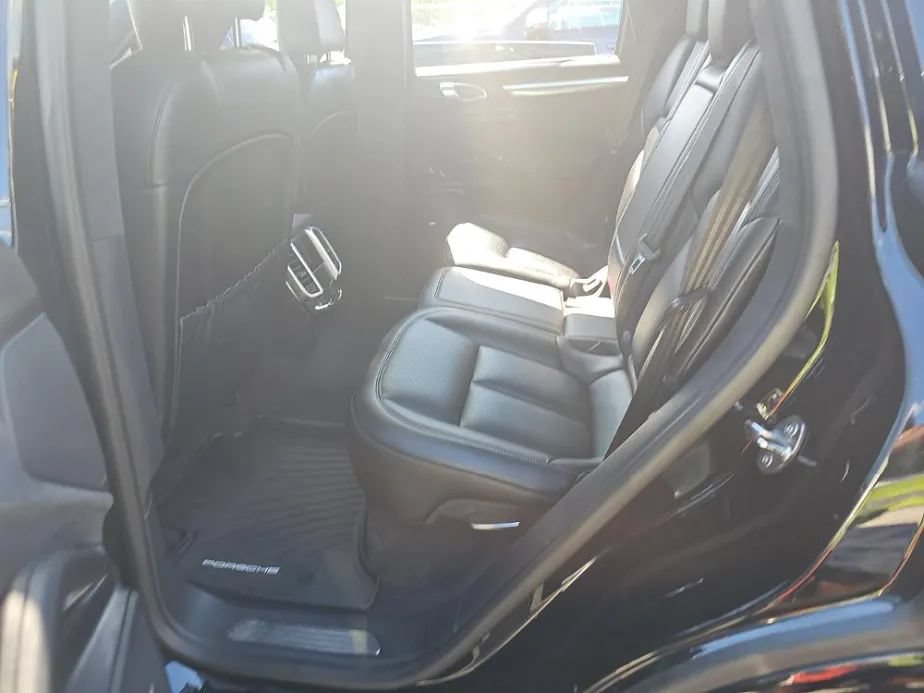 Used 2018 Porsche Cayenne GTS w/ Premium Package Plus AWD/4WD image 11