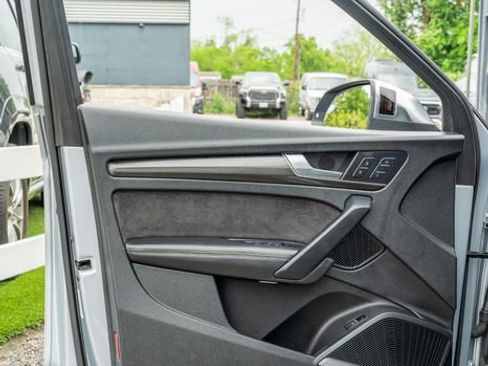 Used 2018 Audi SQ5 Prestige w/ Prestige Package image 17