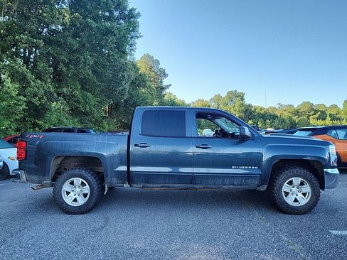 Used 2018 Chevrolet Silverado 1500 LT w/ All Star Edition AWD/4WD image 6