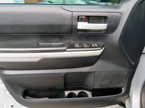 Used 2018 Toyota Tundra SR5 w/ SR5 Upgrade Package image 16