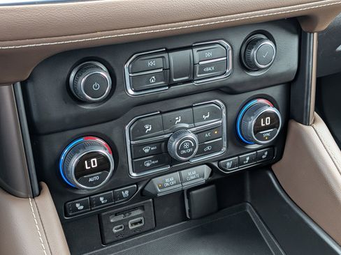 Used 2021 Chevrolet Tahoe High Country image 23