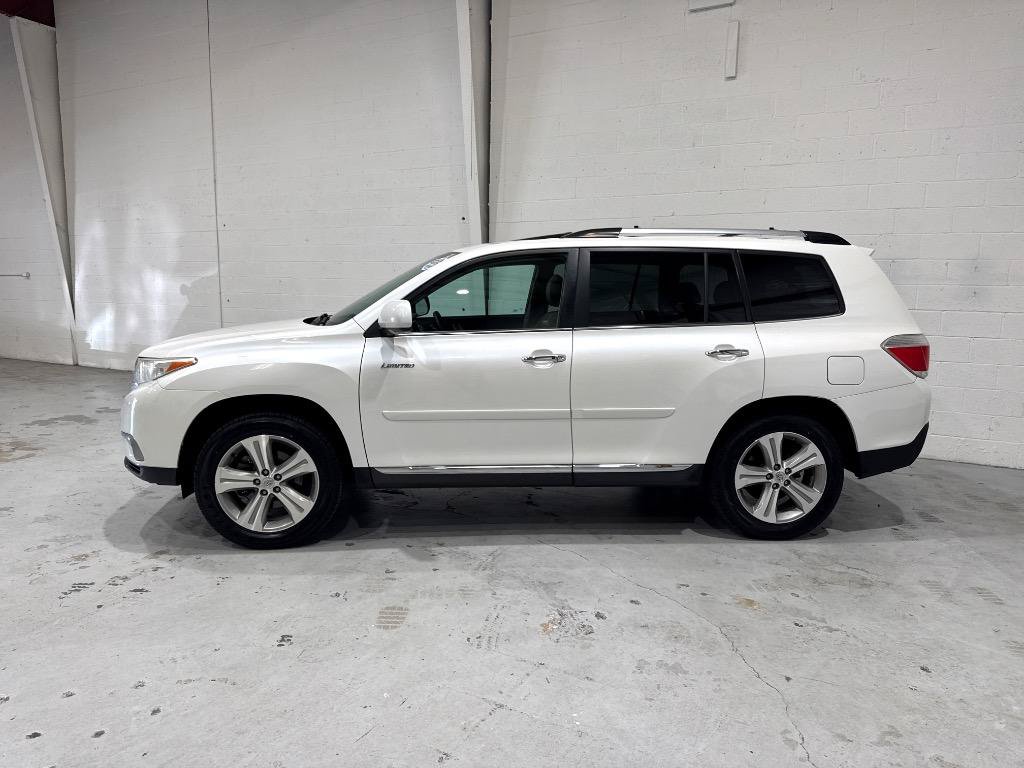 Used 2013 Toyota Highlander Limited AWD/4WD image 18