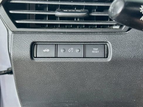Used 2024 Nissan Altima 2.5 SR FWD image 21