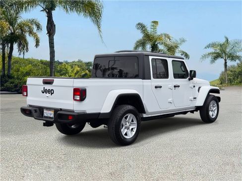 Certified 2022 Jeep Gladiator Sport image 4