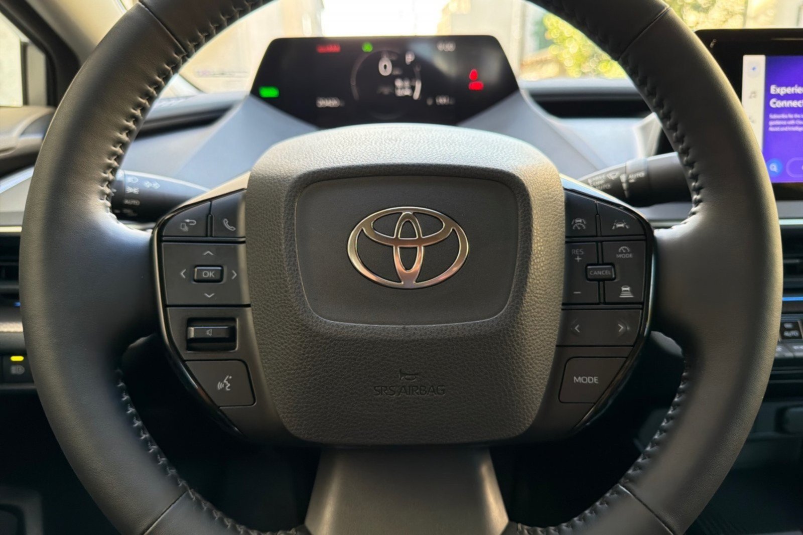 Used 2024 Toyota Prius XLE FWD image 23