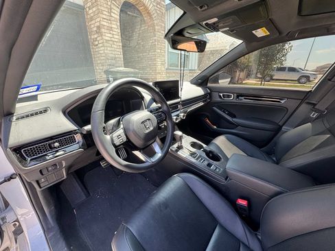 Used 2025 Honda Civic Sport Touring image 4
